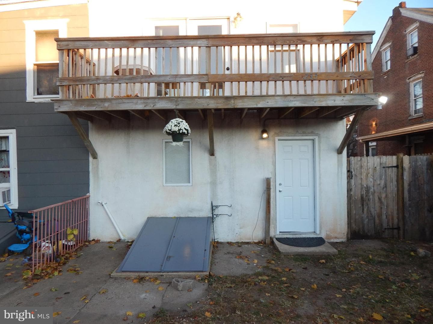 233 N Evans Street photo 3