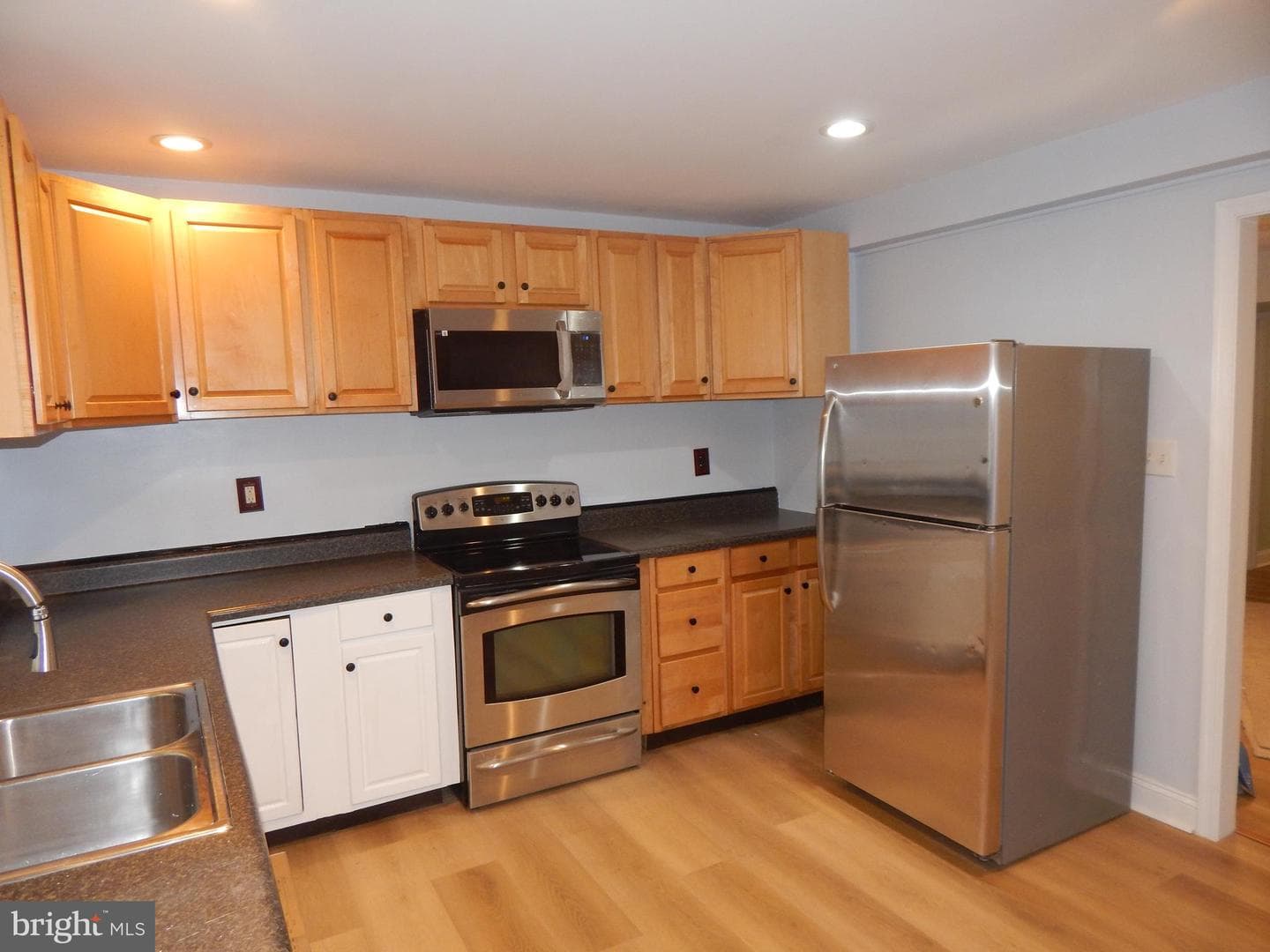 233 N Evans Street photo 8