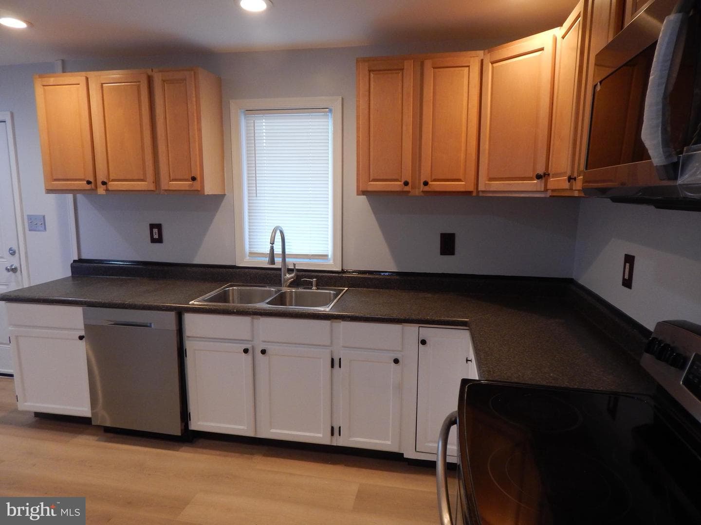 233 N Evans Street photo 9