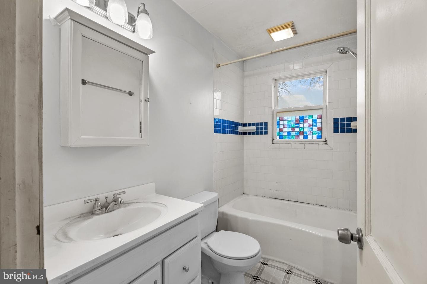421 Avenue C photo 9