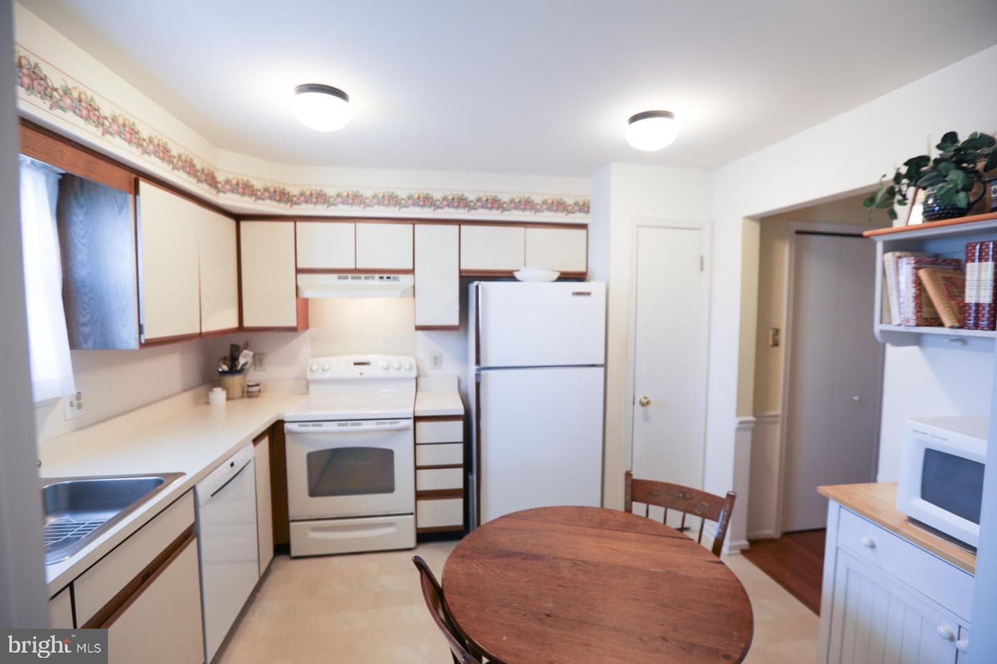 600 Stratford Court photo 10
