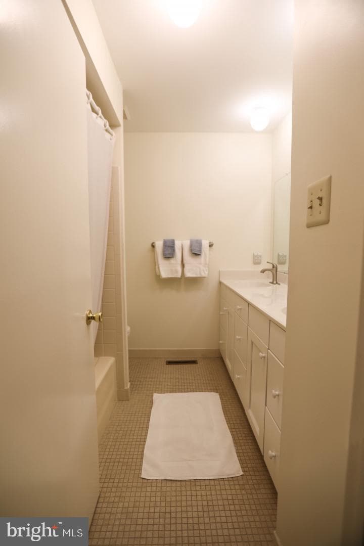 600 Stratford Court photo 17