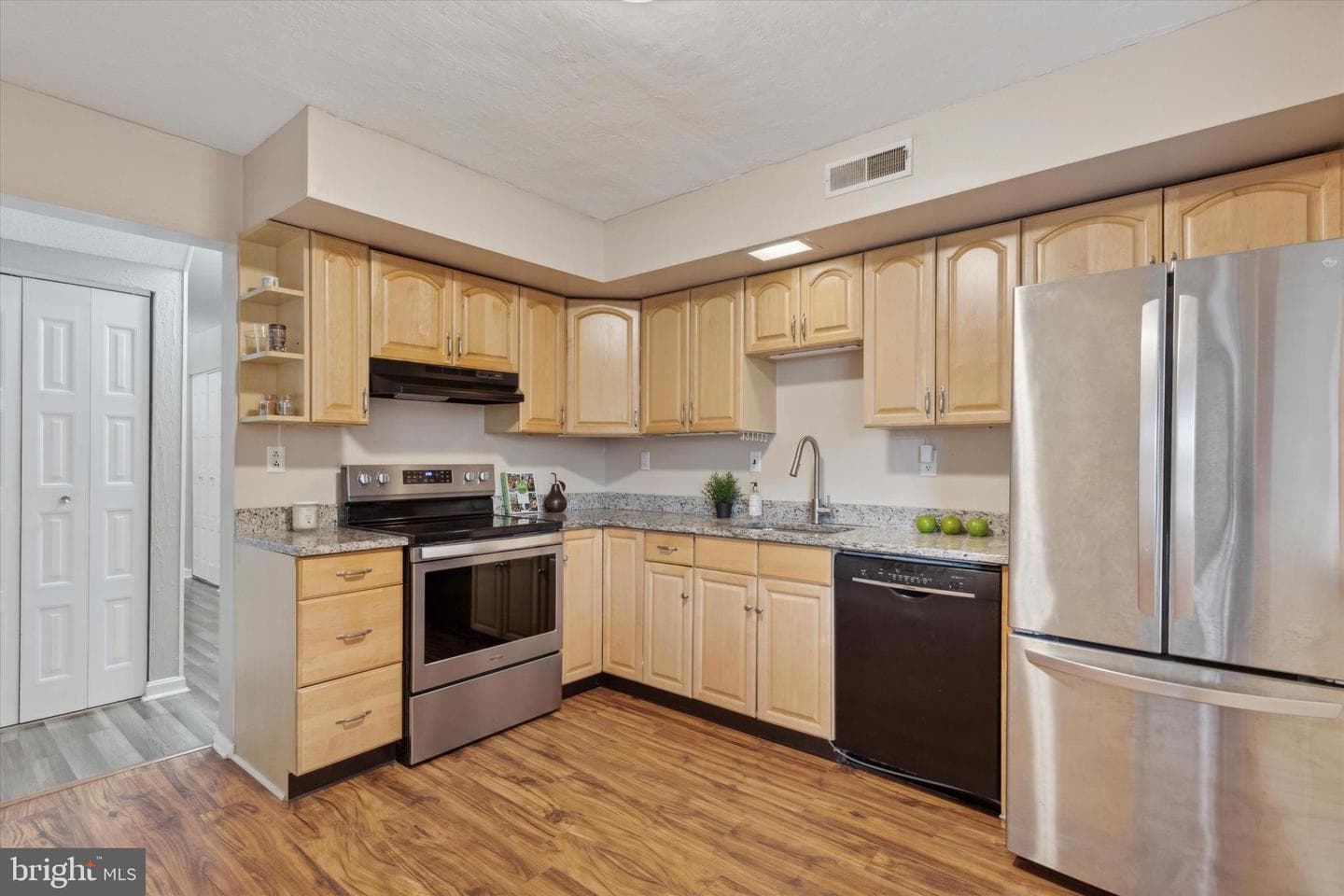 806 Continental Drive photo 5
