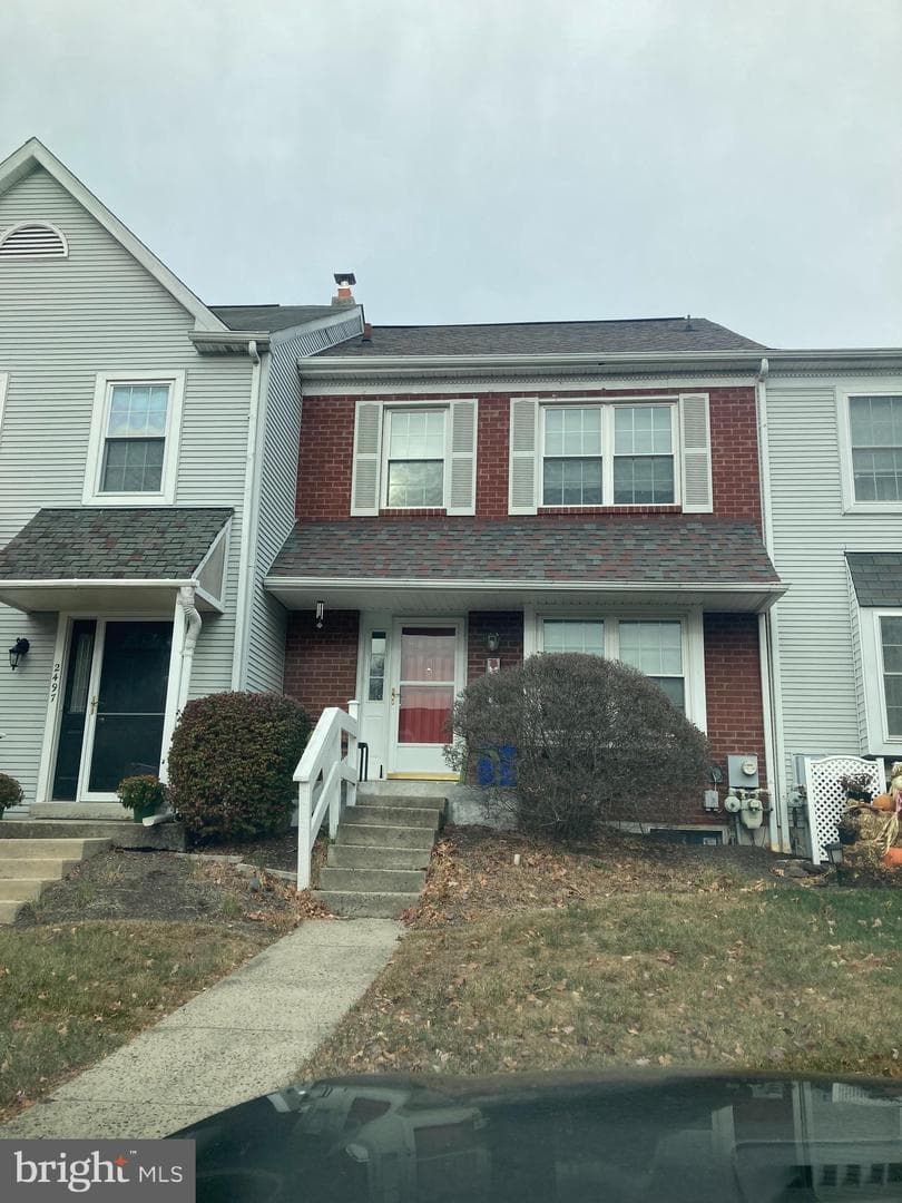 2495 Hillendale photo 1