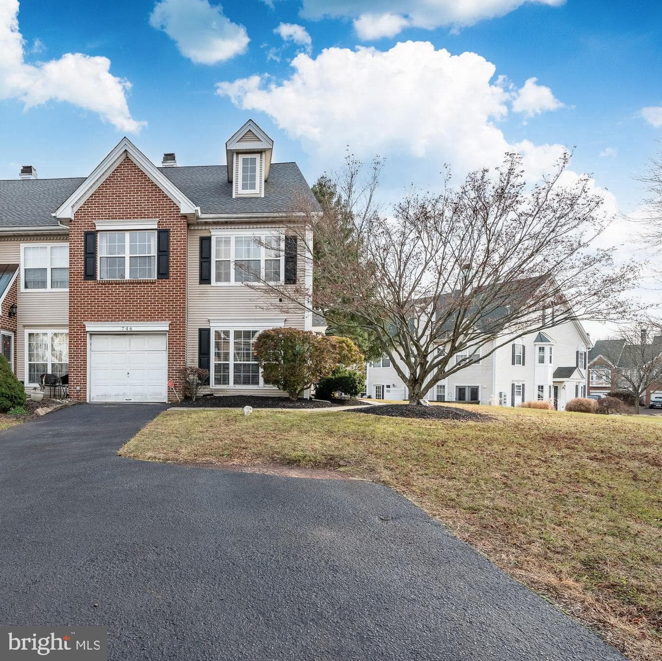 746 Martingale Road photo 2