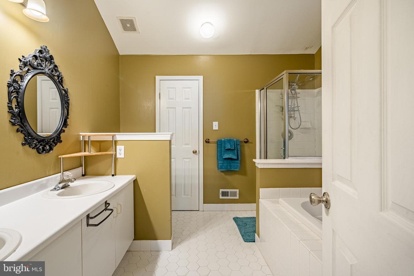 746 Martingale Road photo 28