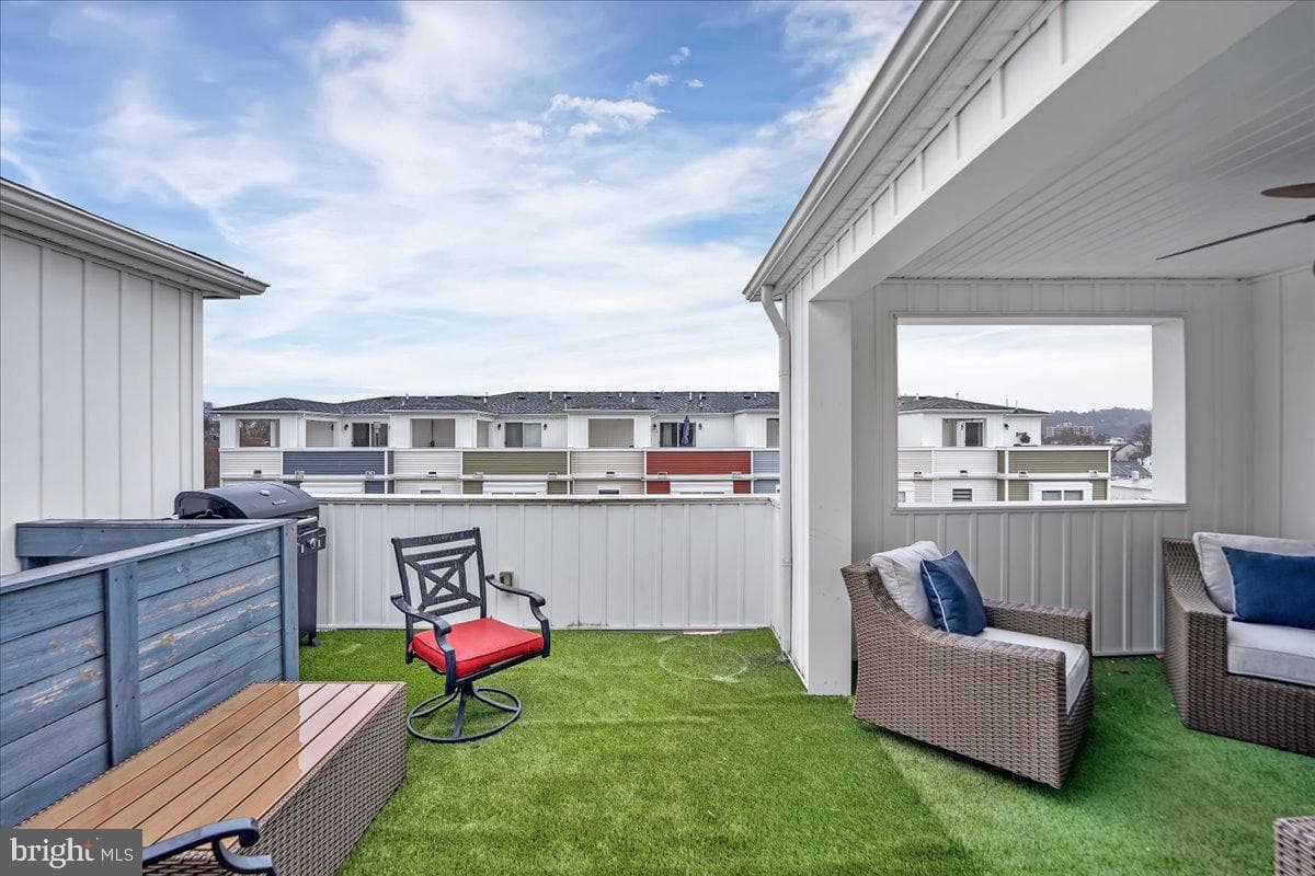 364 W 7th Avenue photo 3