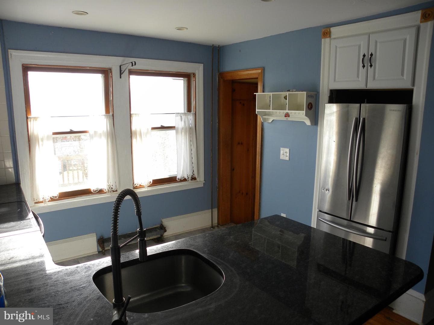 553 B St photo 9