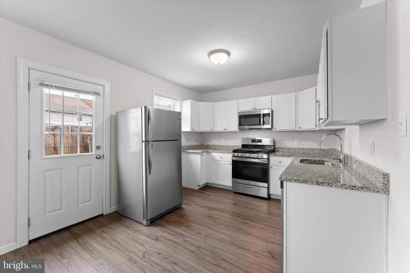 37 2nd Street photo 16