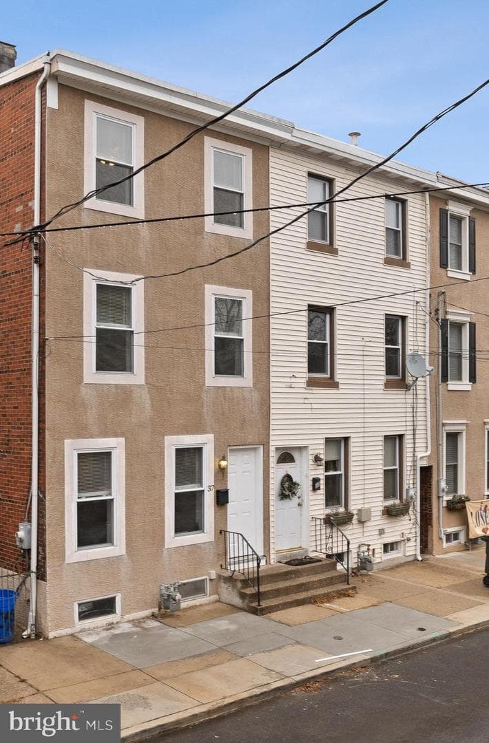 37 2nd Street photo 2