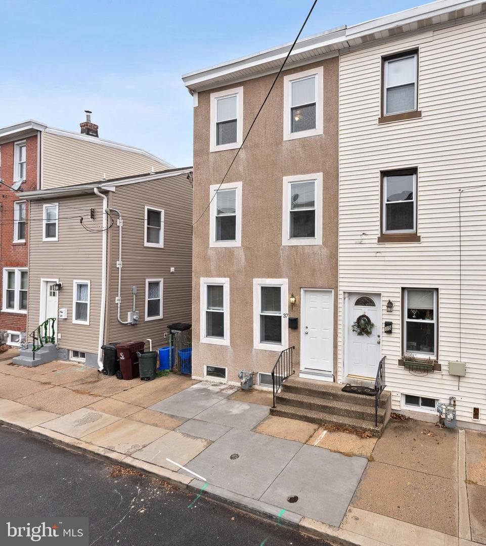 37 2nd Street photo 3