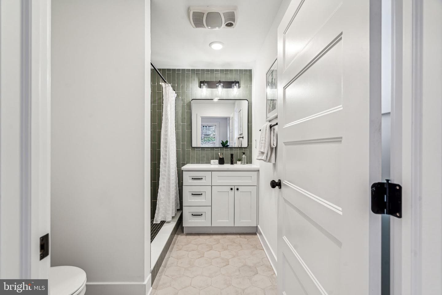 655 Edge Hill Road photo 24