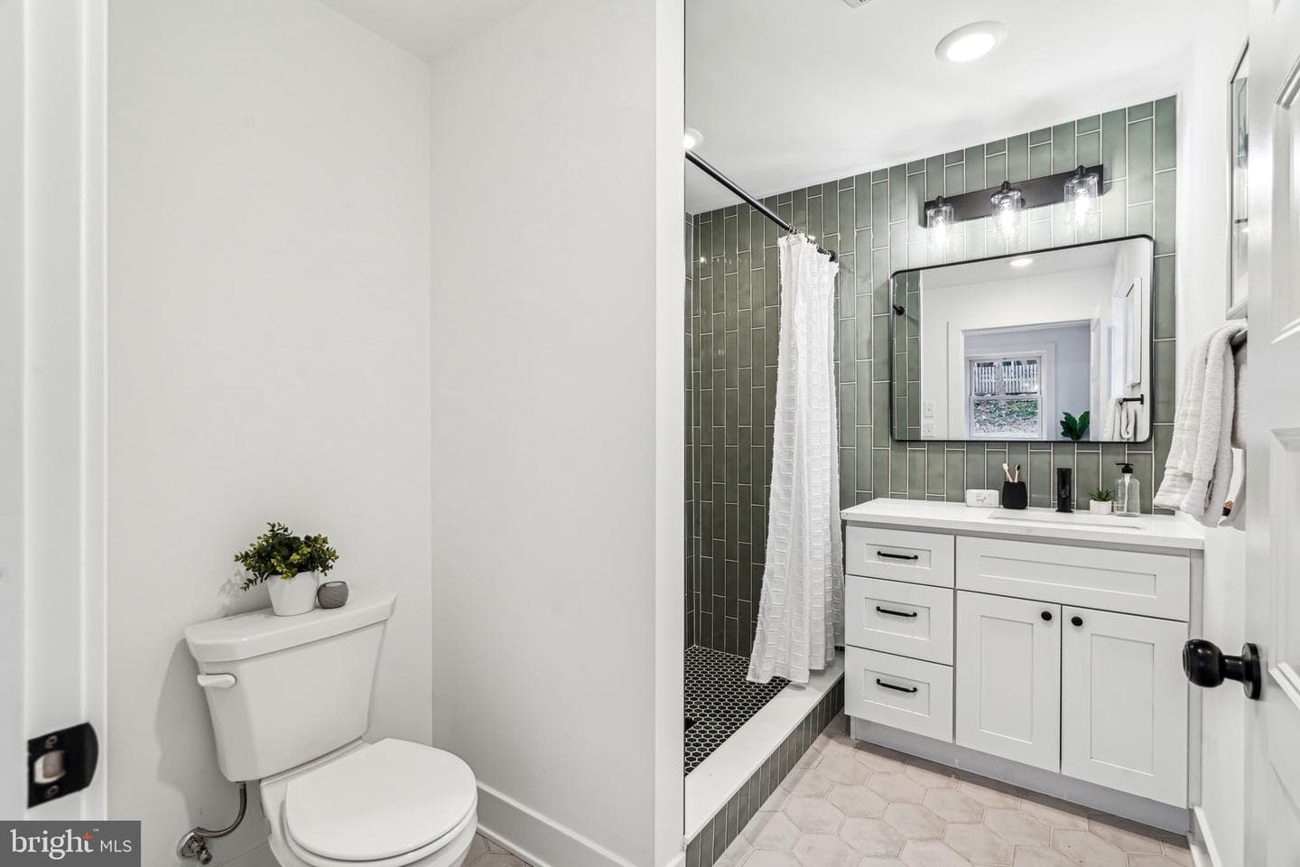 655 Edge Hill Road photo 25