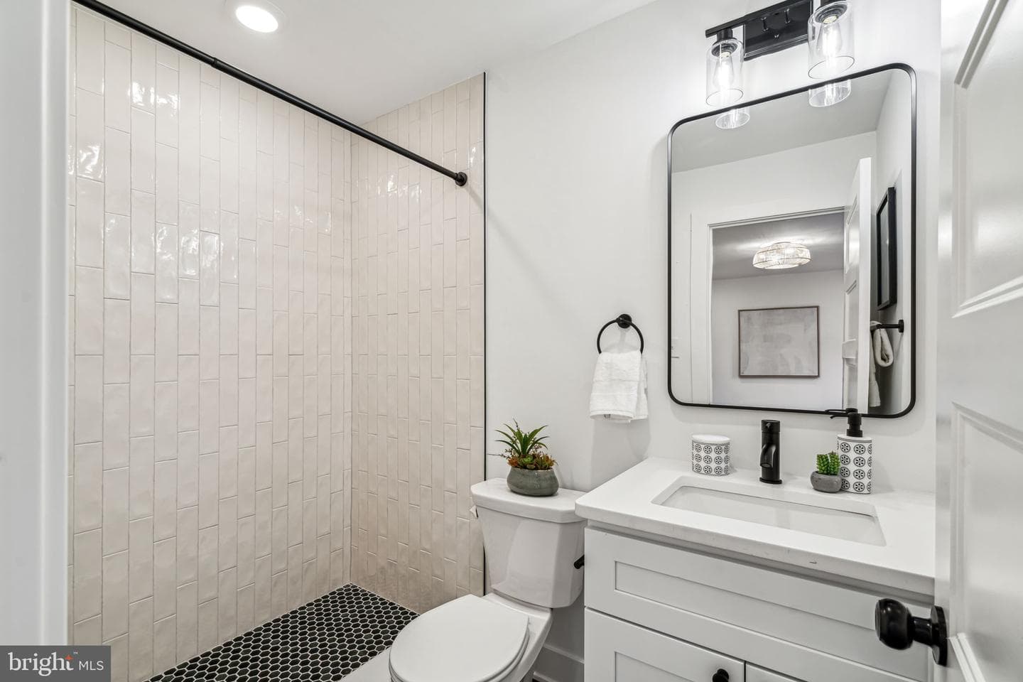 655 Edge Hill Road photo 31