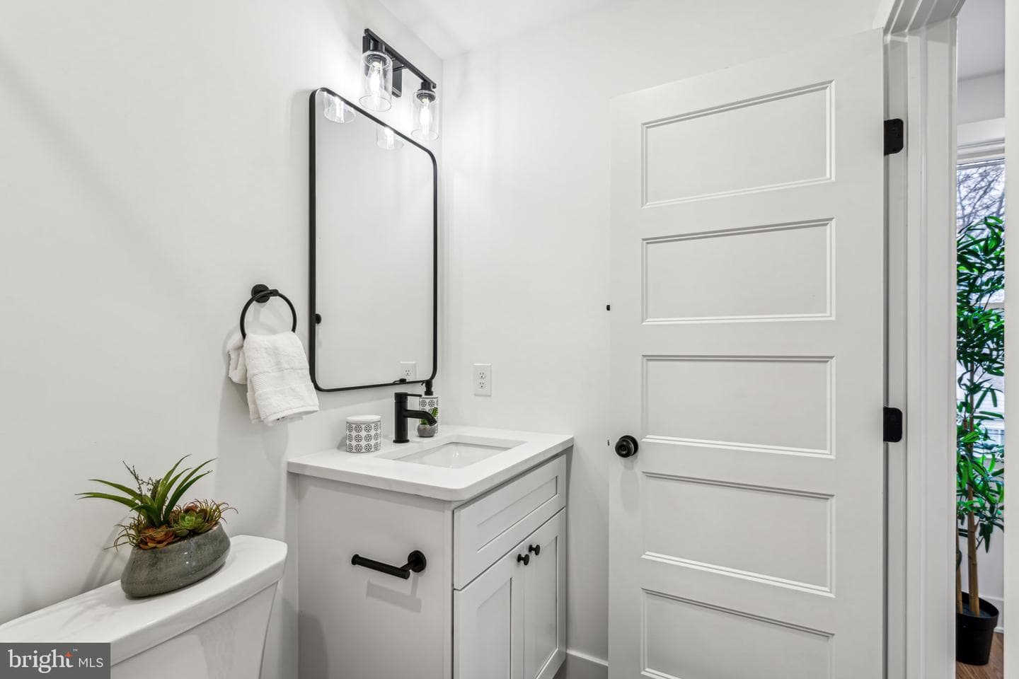 655 Edge Hill Road photo 32