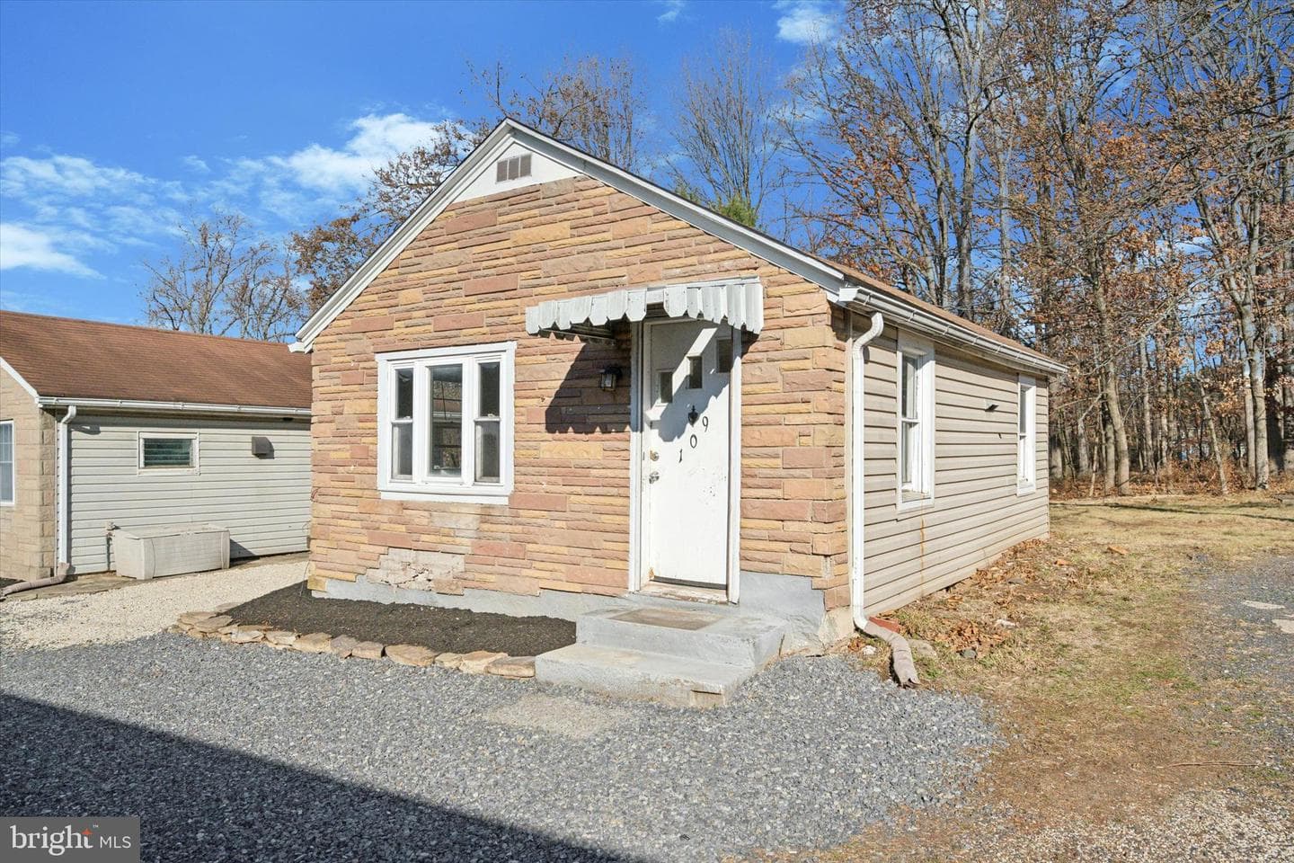 103 Dusty Lane photo 1