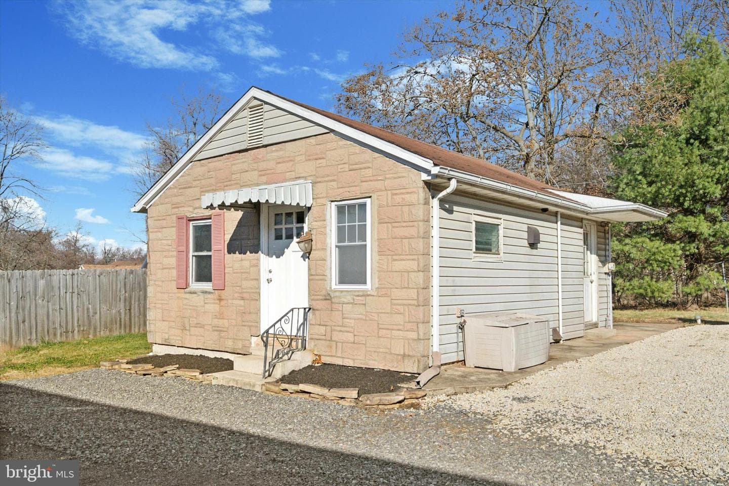 1605 N Line Street photo 1
