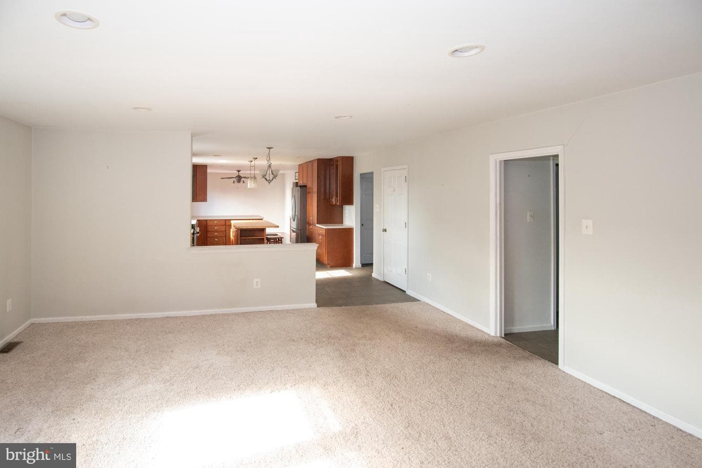 736 Mockingbird Lane photo 11
