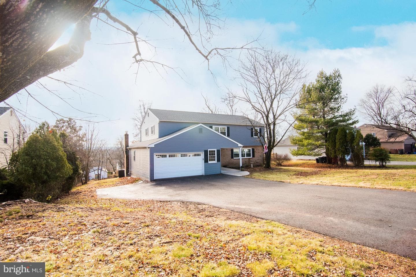 736 Mockingbird Lane photo 2