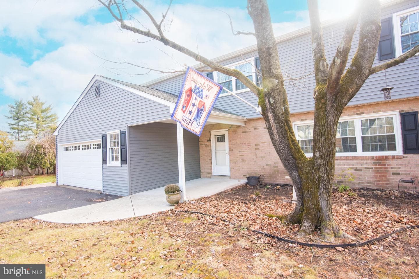 736 Mockingbird Lane photo 3