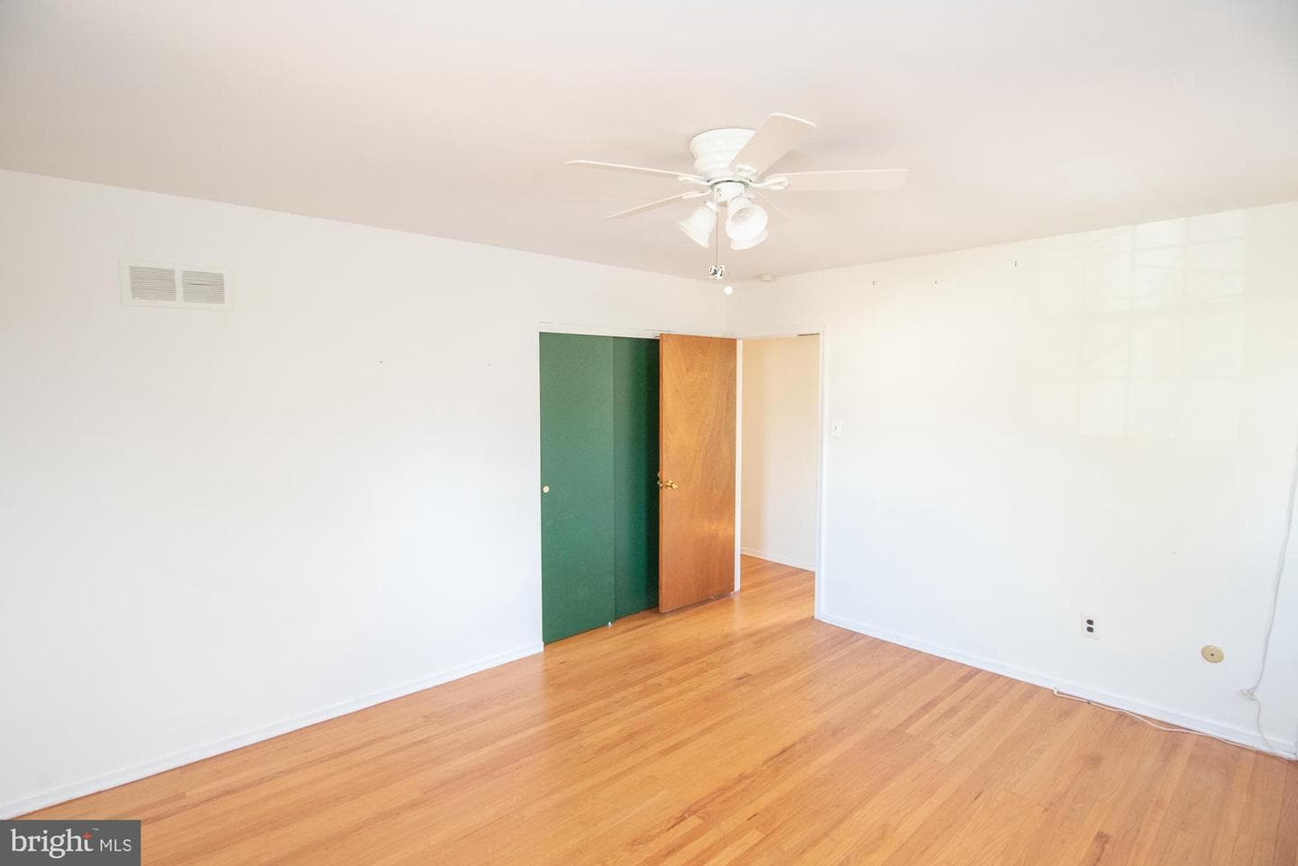 736 Mockingbird Lane photo 32