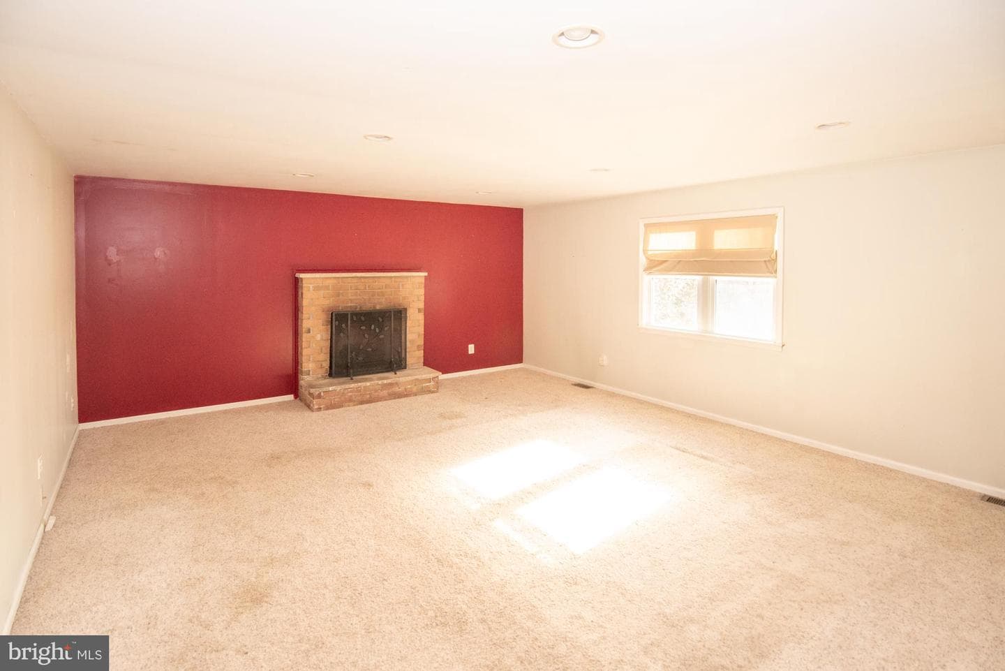 736 Mockingbird Lane photo 9