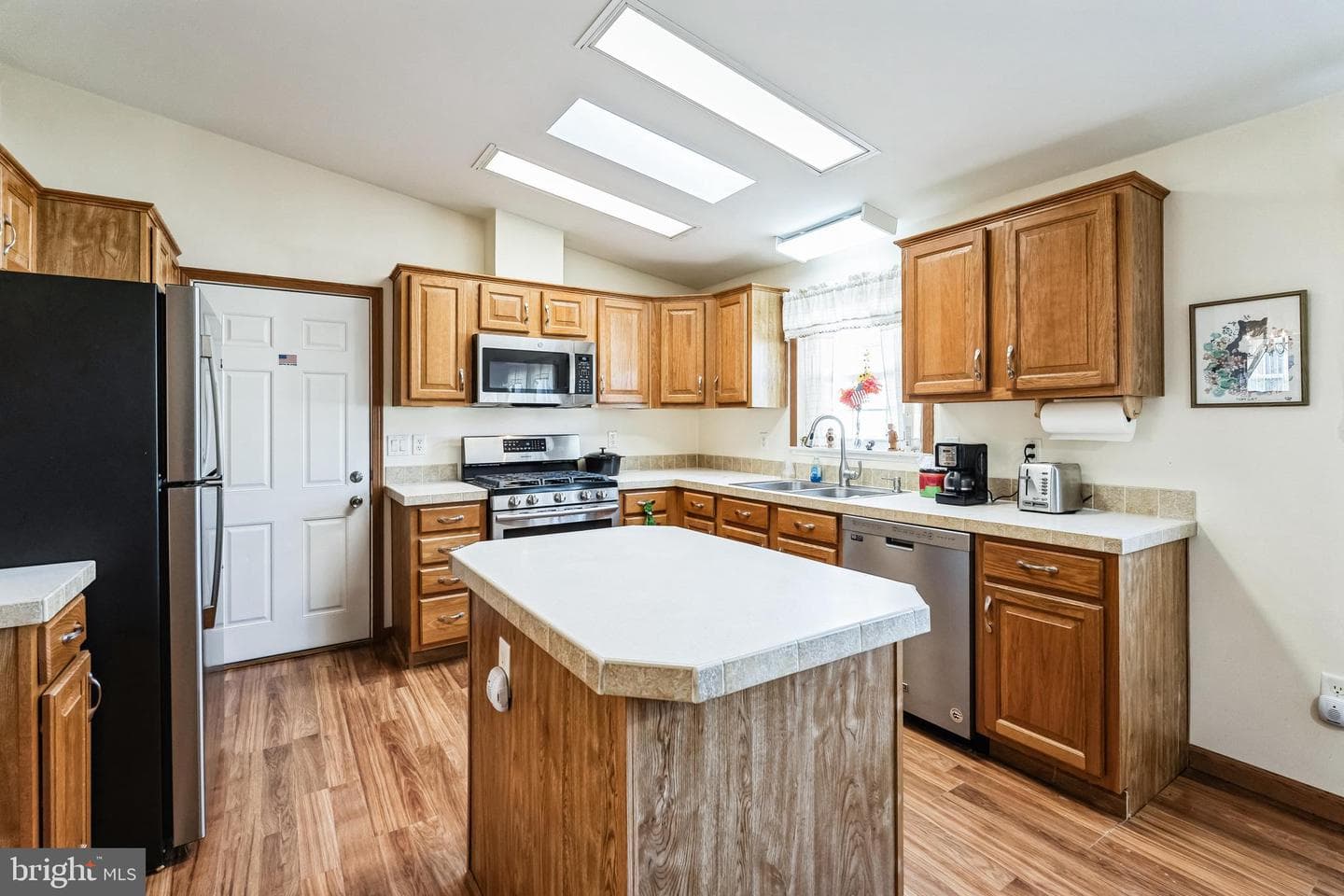 502 Village Way photo 10