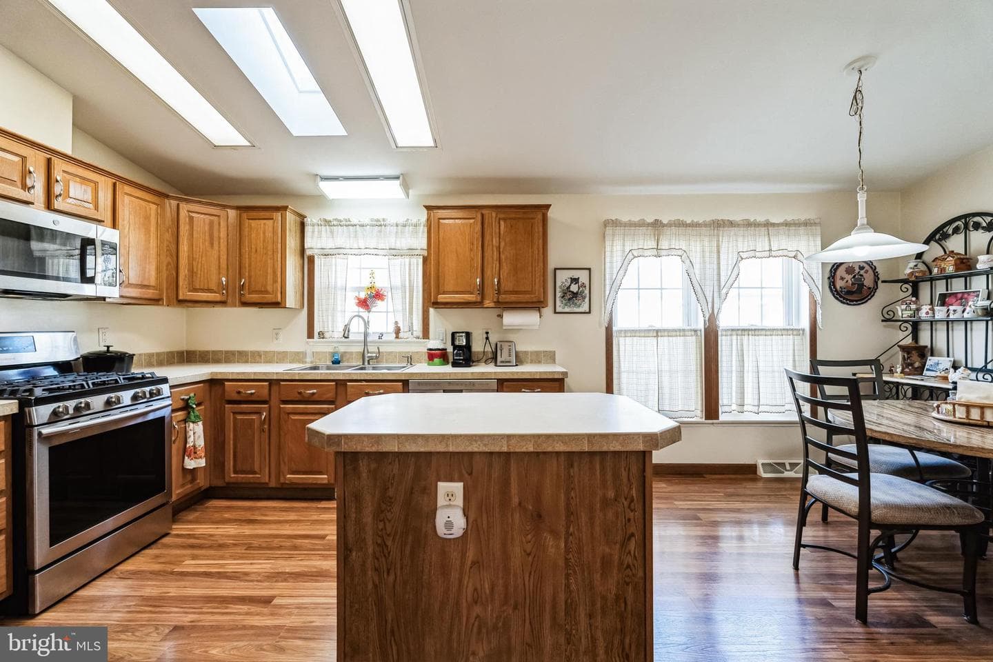 502 Village Way photo 13