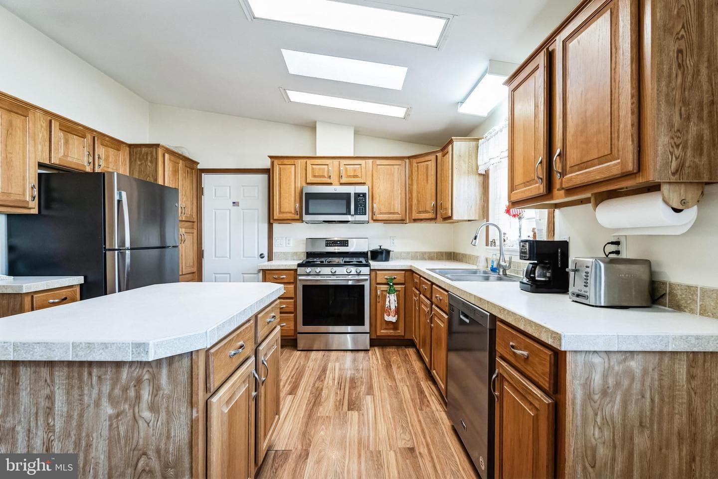 502 Village Way photo 9