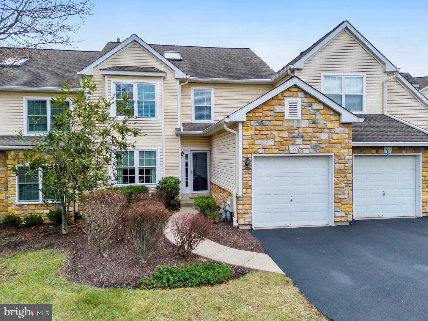 122 Canterbury Lane photo 1