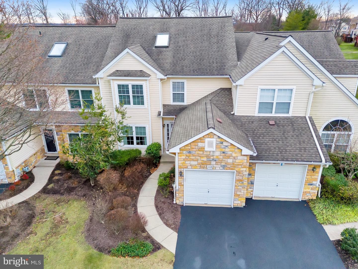 122 Canterbury Lane photo 26