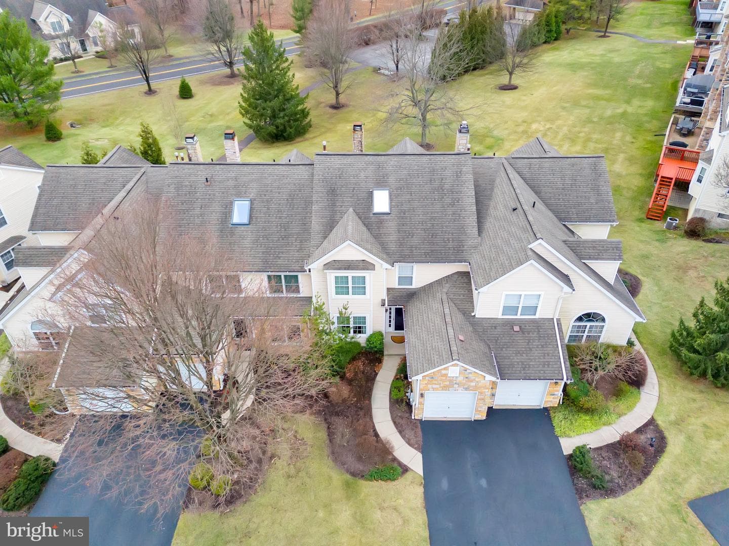 122 Canterbury Lane photo 30