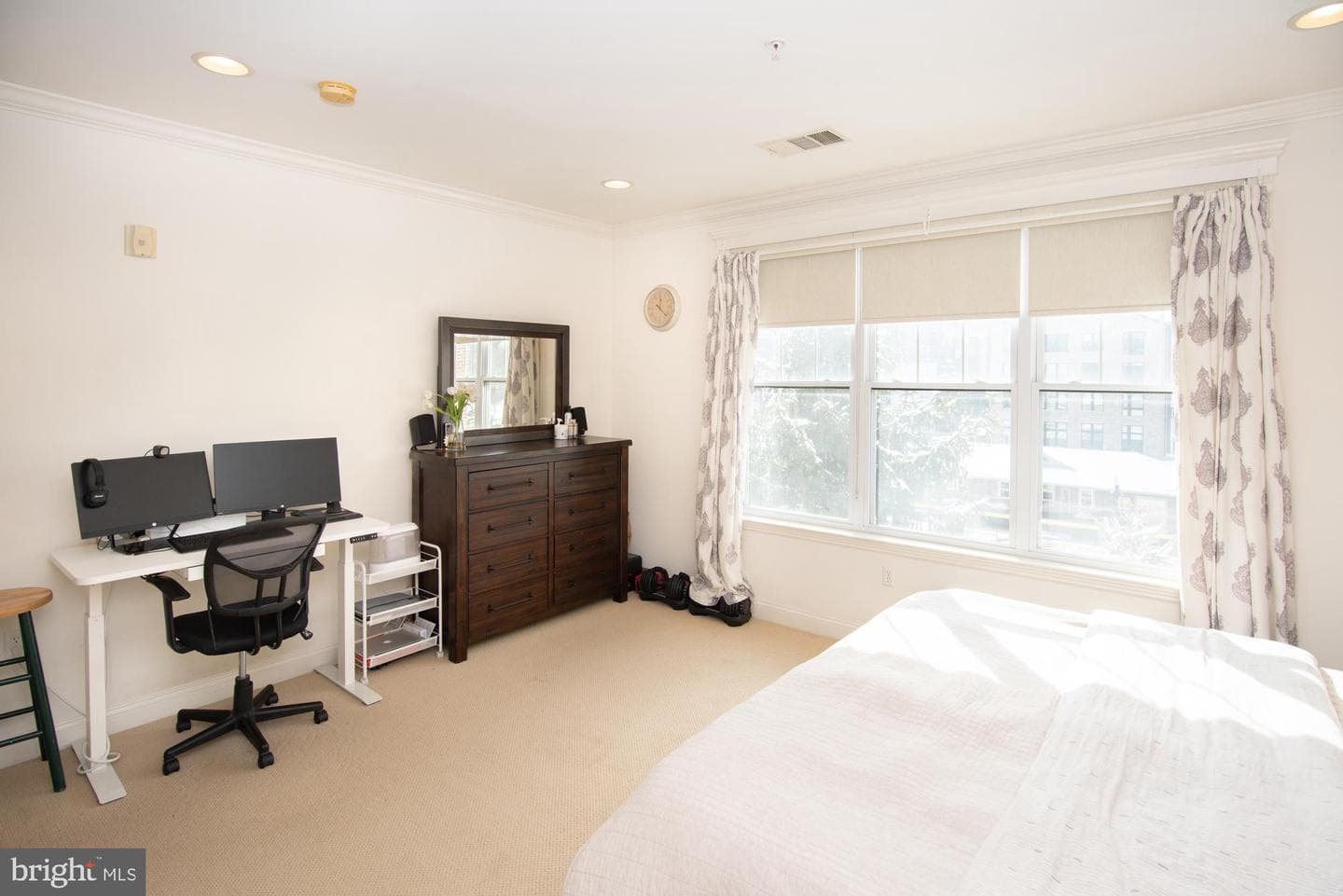 300 W Elm Street #2115 photo 16