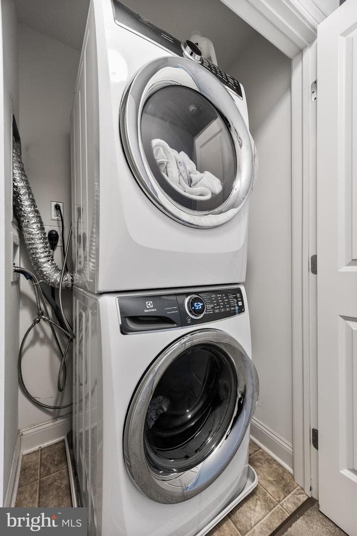 780 W 2nd Street photo 25