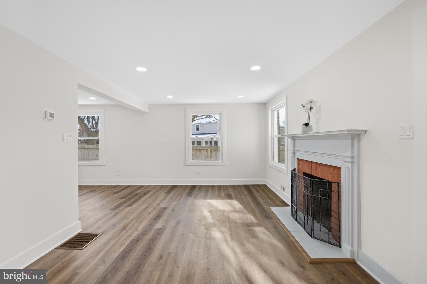 326 Lorraine Avenue photo 10