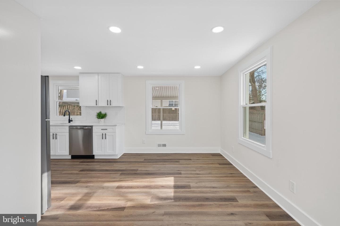 326 Lorraine Avenue photo 11