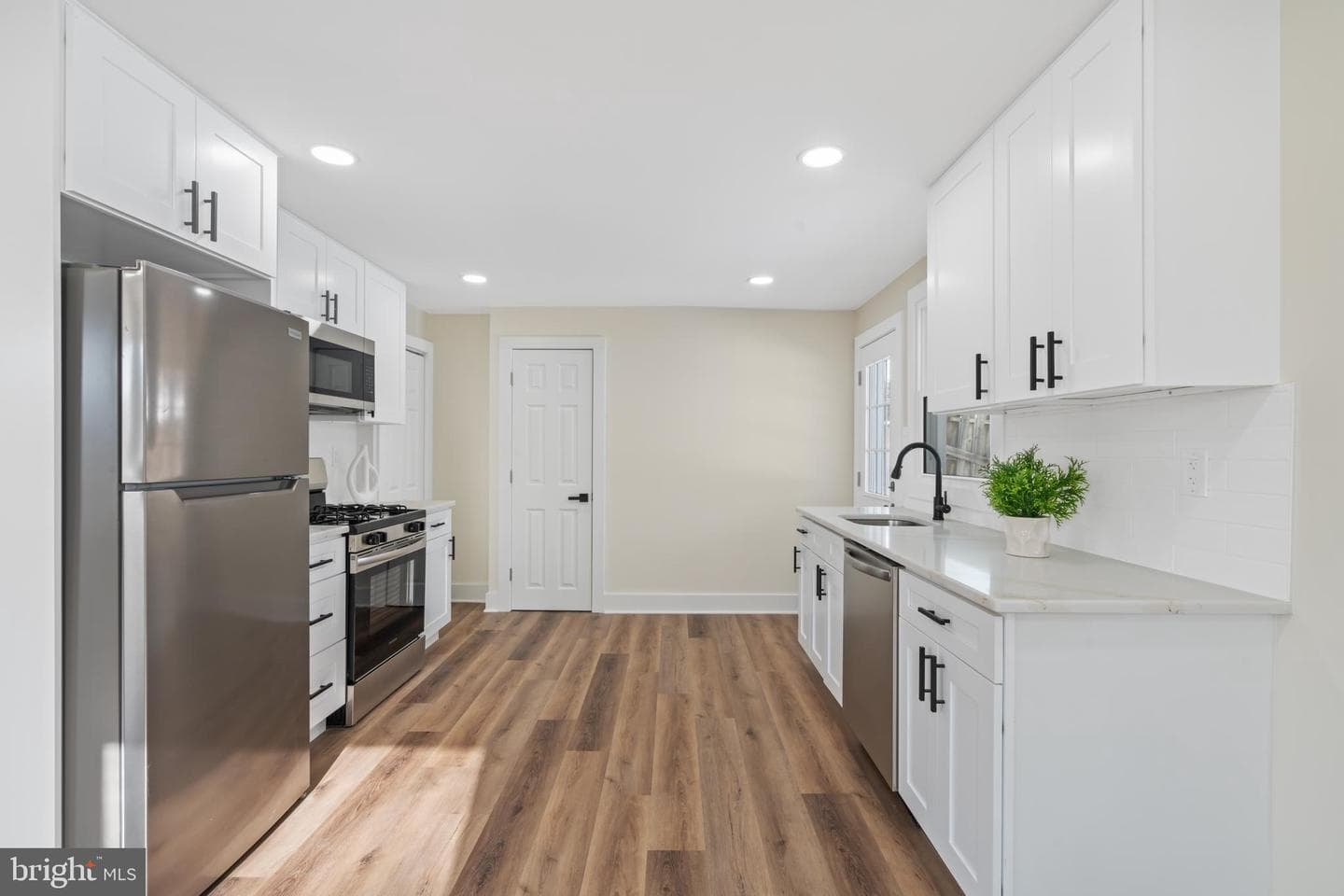 326 Lorraine Avenue photo 12
