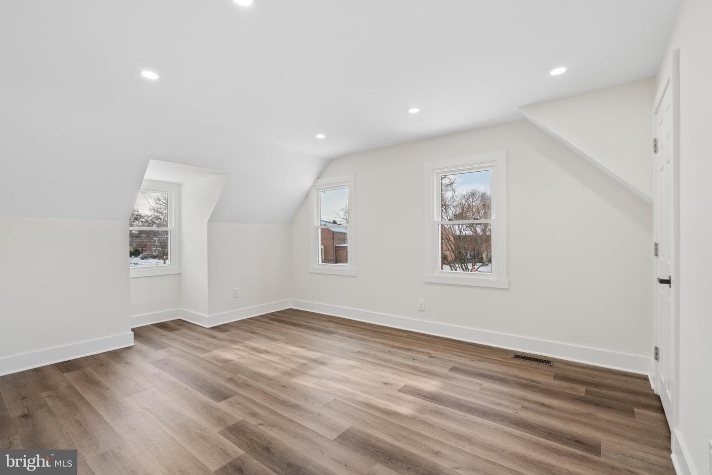 326 Lorraine Avenue photo 18