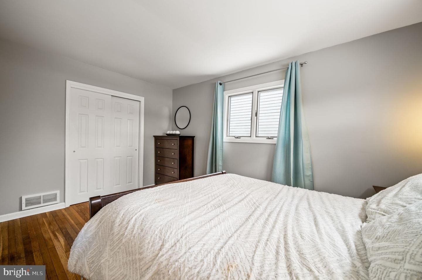 1129 Hall Avenue photo 24