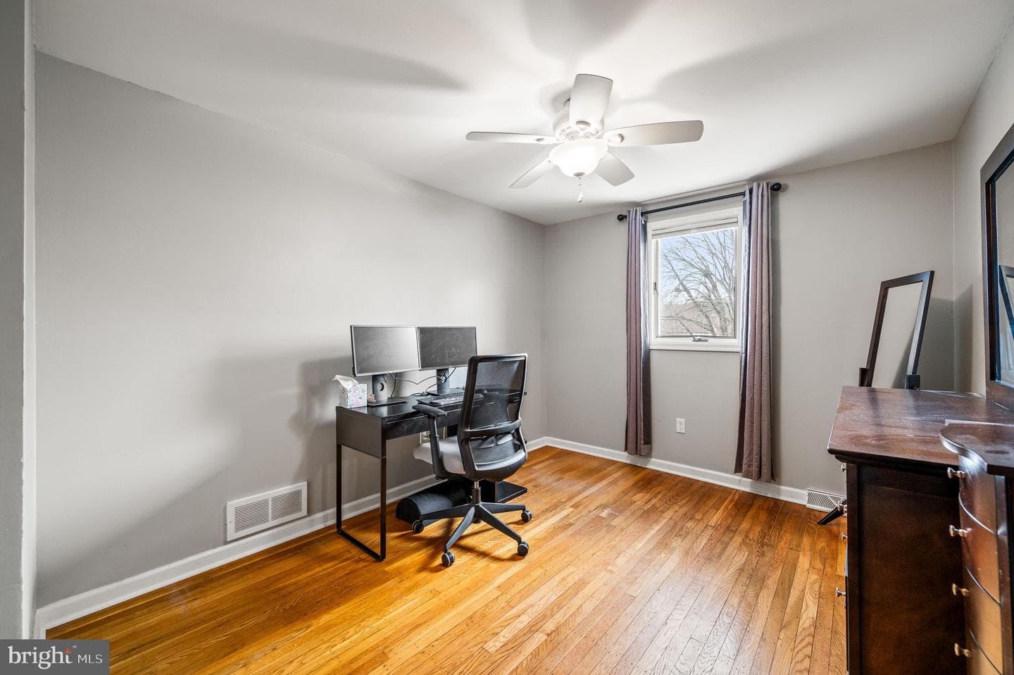 1129 Hall Avenue photo 28