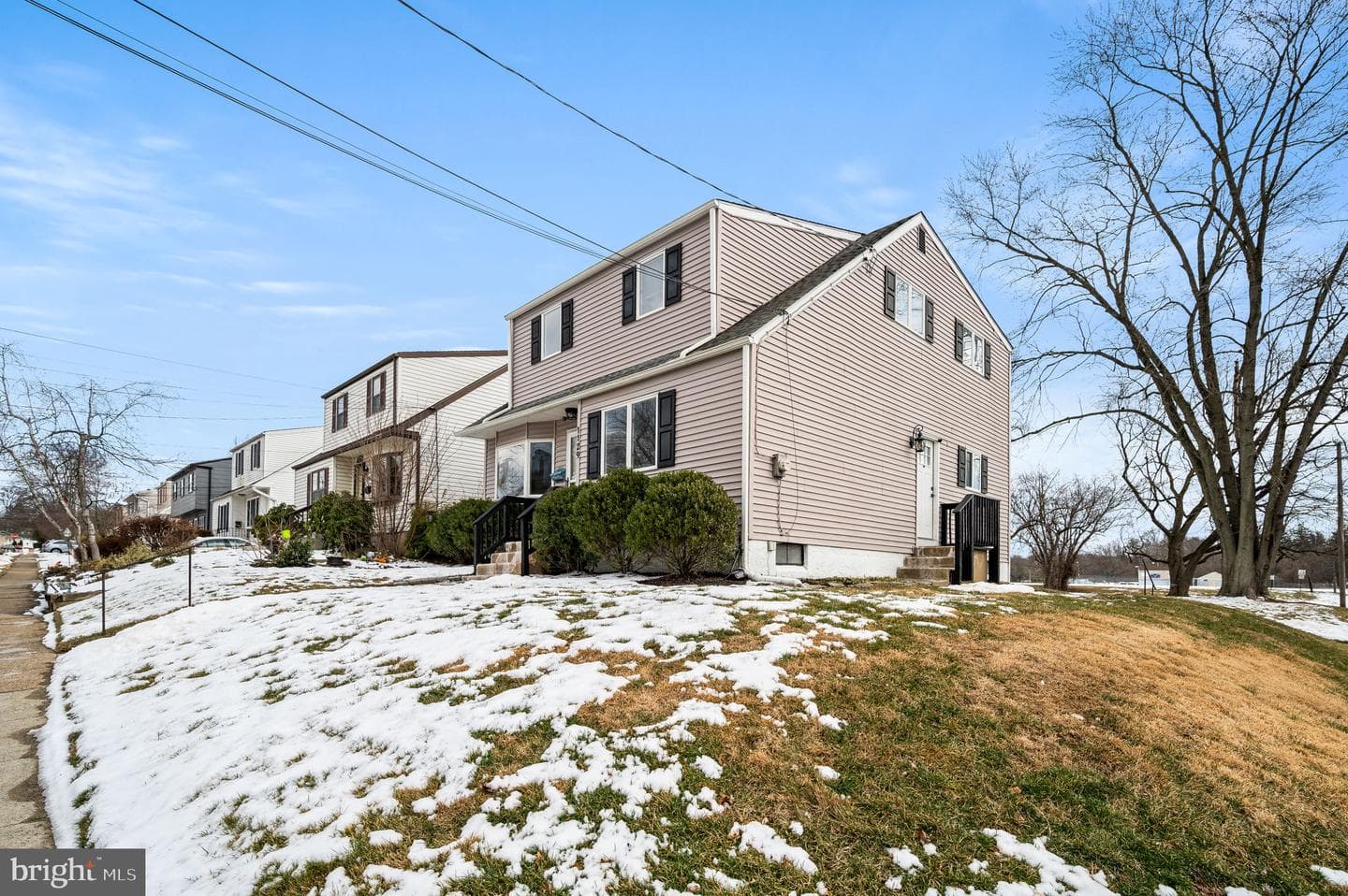 1129 Hall Avenue photo 3