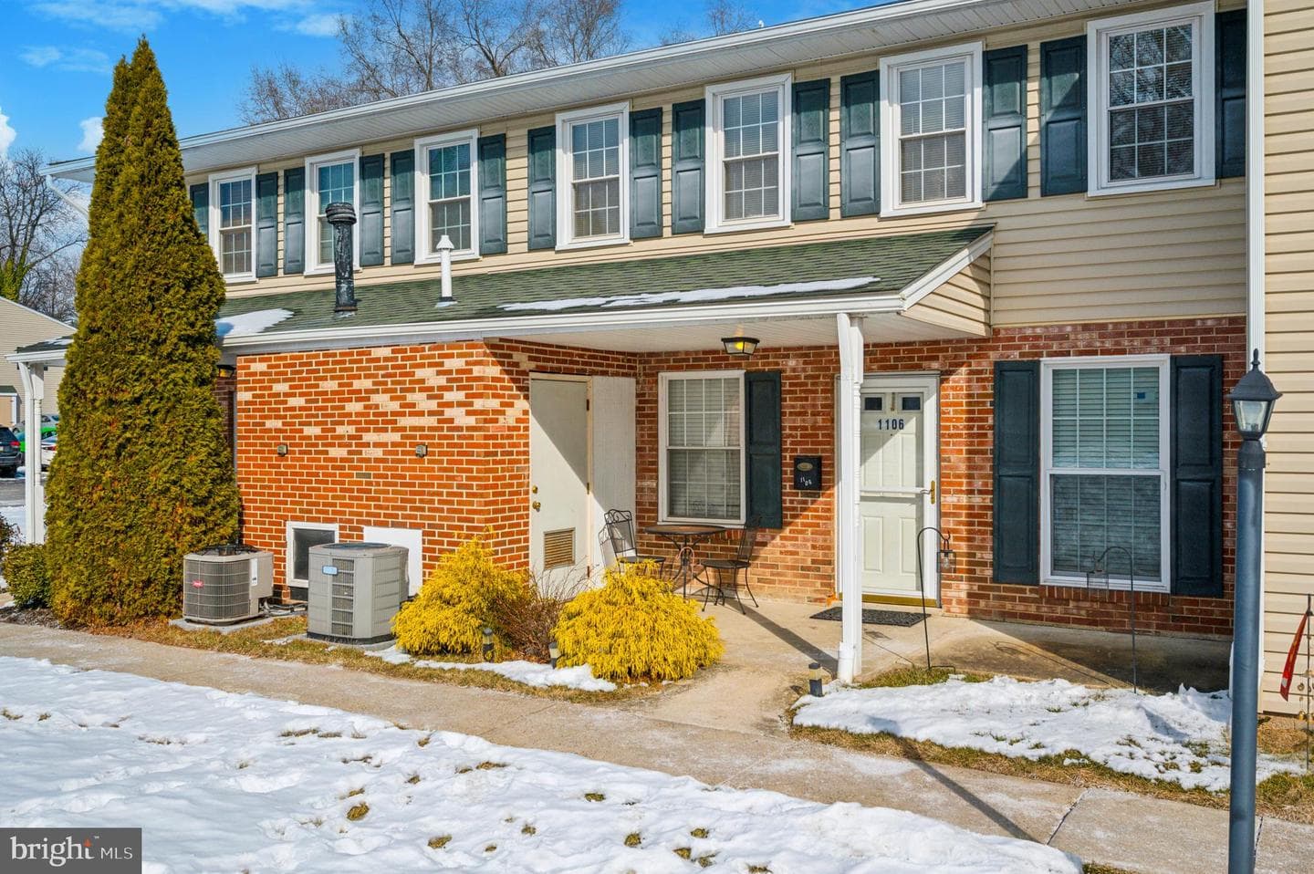 1106 Middleton photo 3