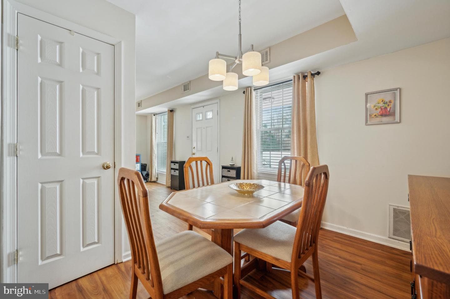 1106 Middleton photo 9