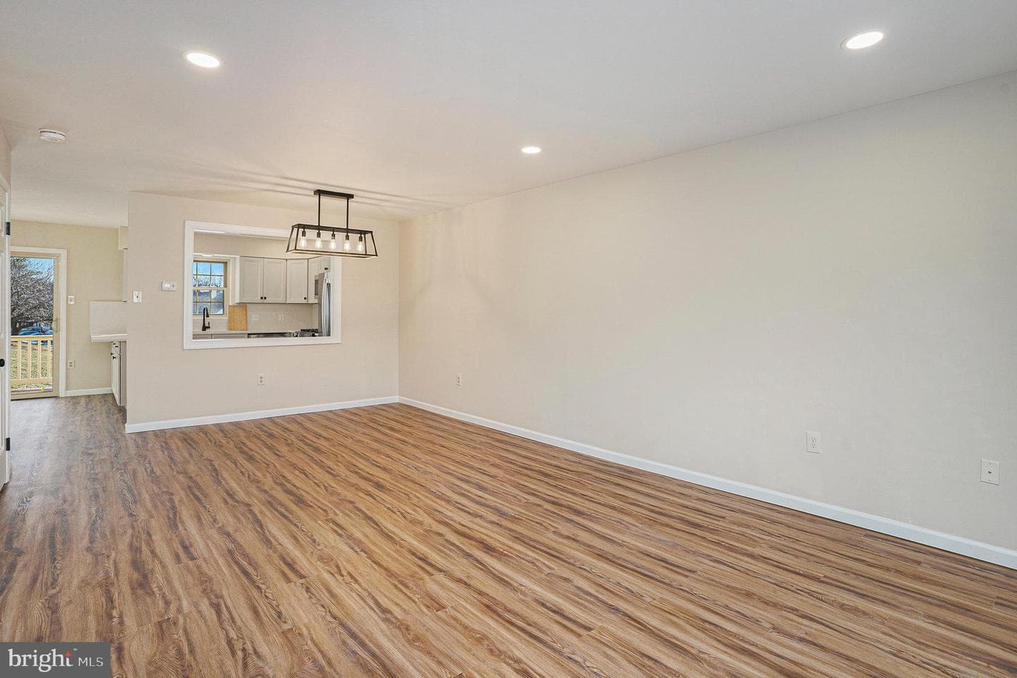 525 Maple Glen Circle photo 5