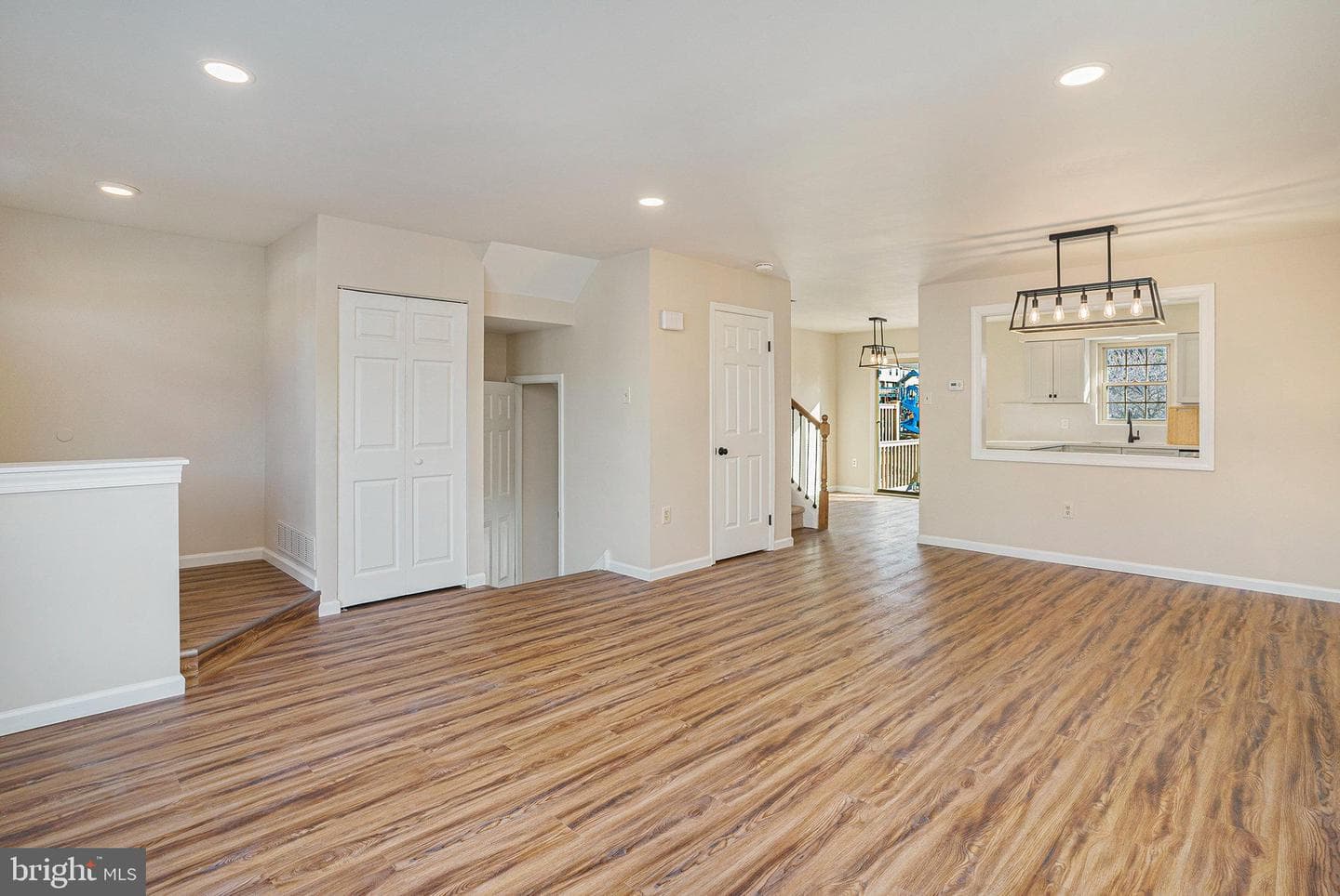 525 Maple Glen Circle photo 6