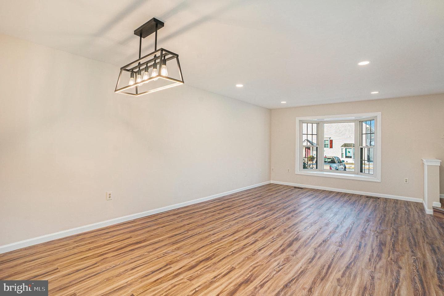 525 Maple Glen Circle photo 7