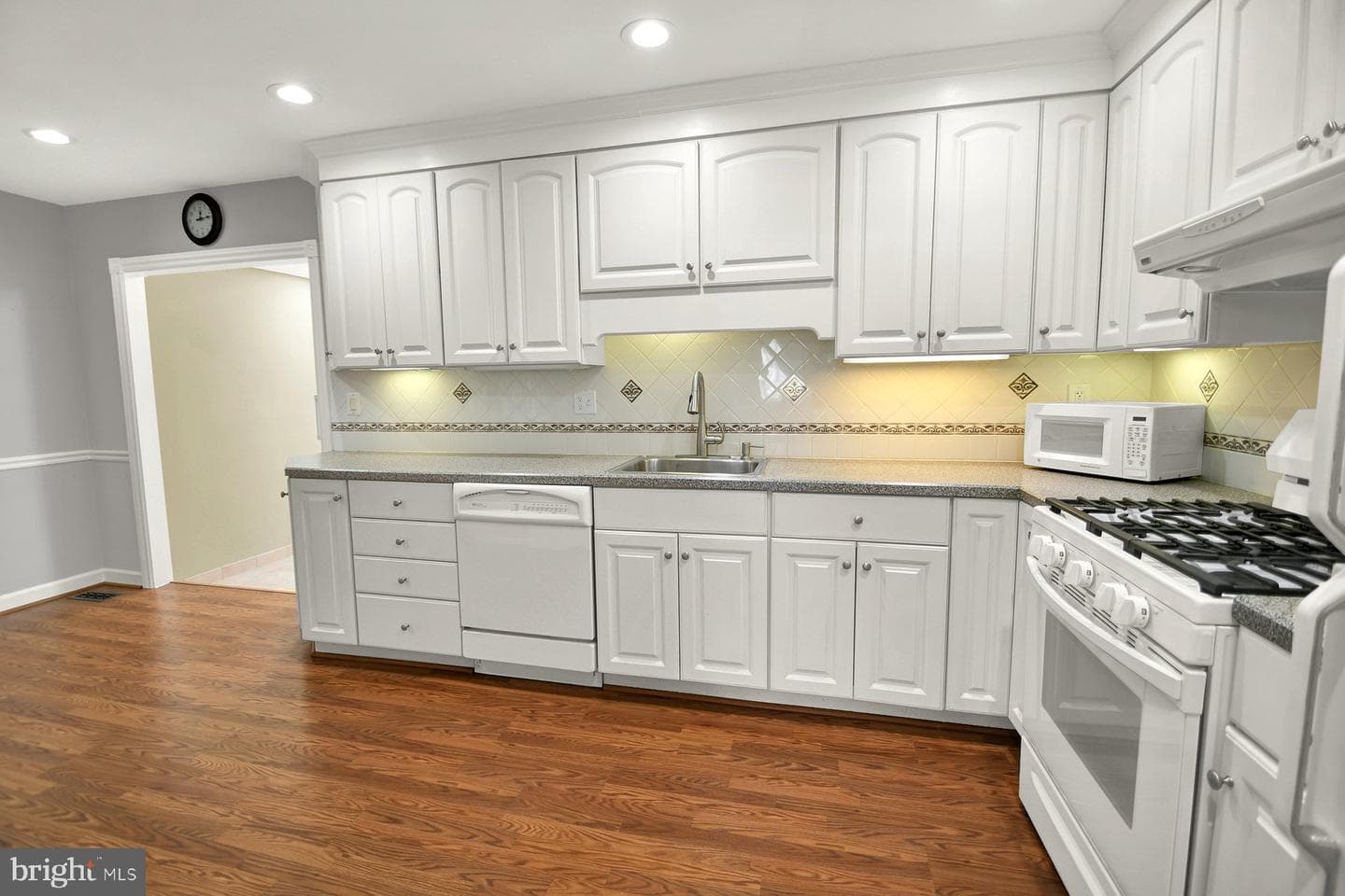 721 Sandalwood Ln photo 14