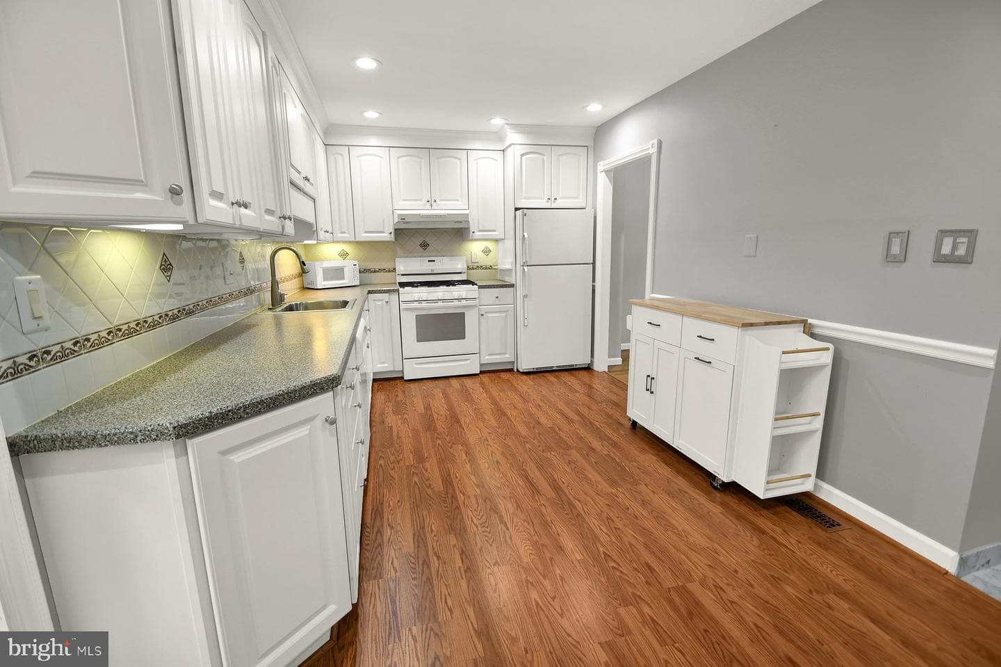 721 Sandalwood Ln photo 15