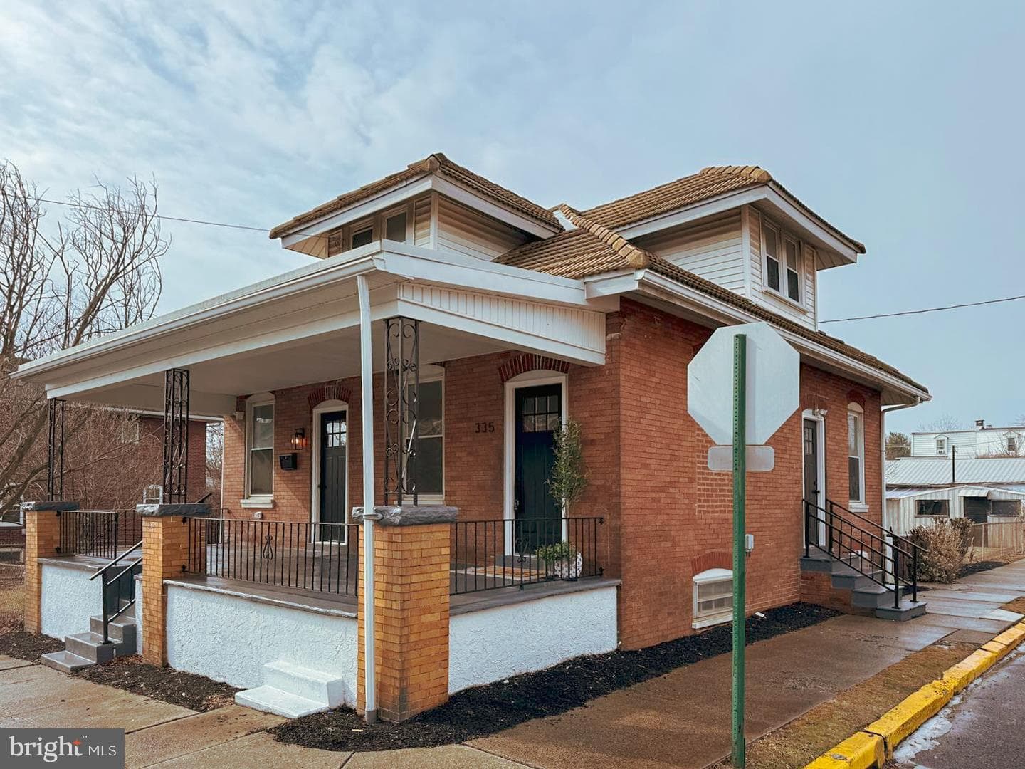 335 E Vine Street photo 1