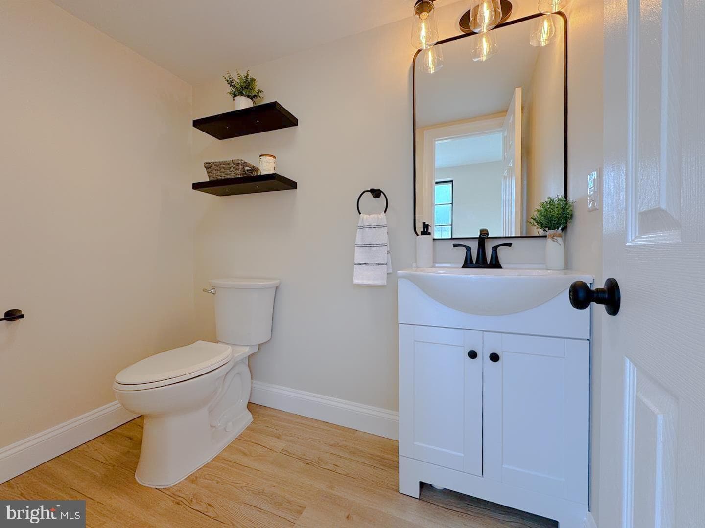 335 E Vine Street photo 17